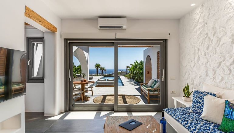 Numa - Φηρά, Σαντορίνη