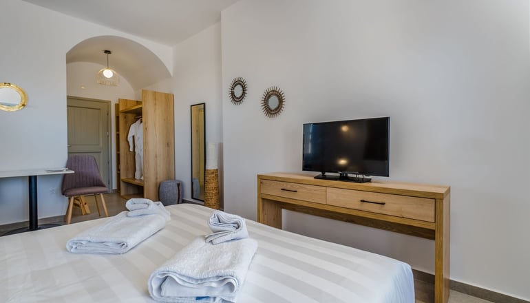 Symphony Suites - Πύργος, Σαντορίνη