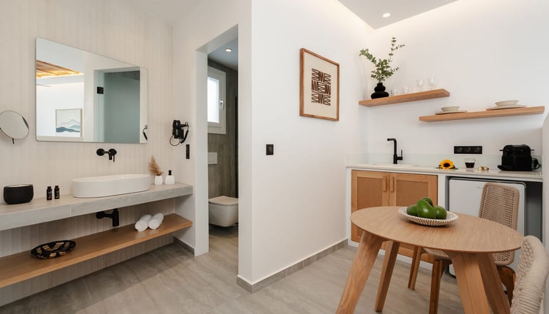 Phaistos Suites - Άγιος Προκόπιος, Νάξος