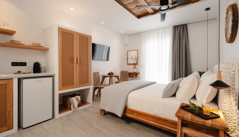 Phaistos Suites - Άγιος Προκόπιος, Νάξος