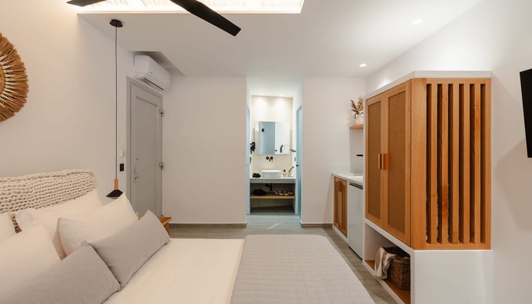 Phaistos Suites - Άγιος Προκόπιος, Νάξος