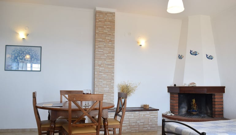 Diana Studios - Τραπεζάκι, Κεφαλονιά