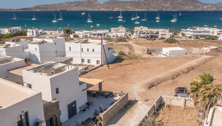 Afroessa - Αδάμαντας, Μήλος