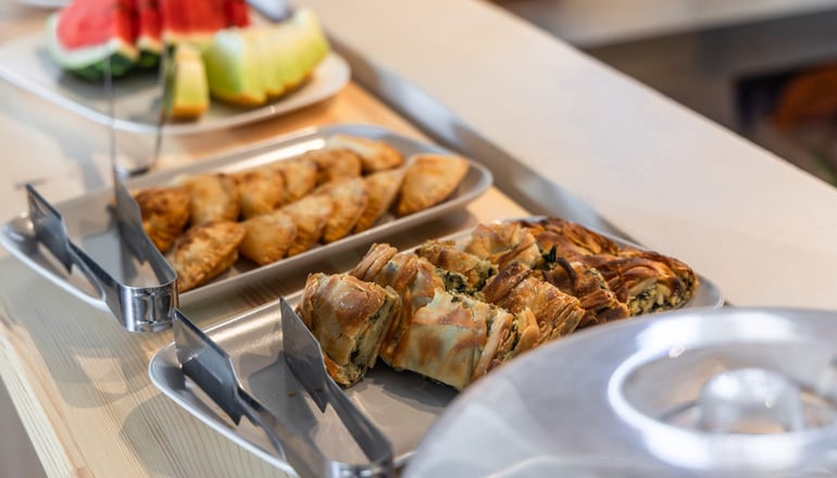 Afroessa - Αδάμαντας, Μήλος