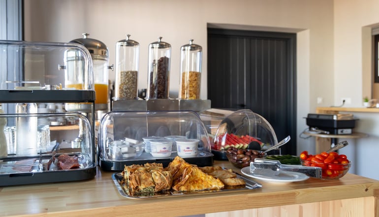 Afroessa - Αδάμαντας, Μήλος