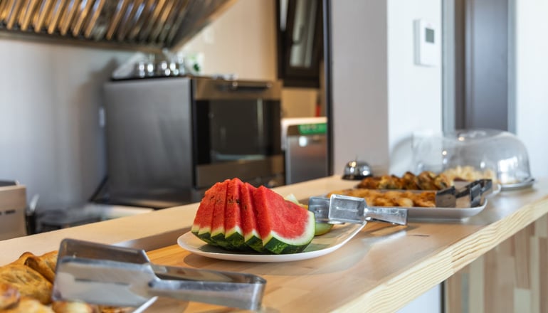 Afroessa - Αδάμαντας, Μήλος