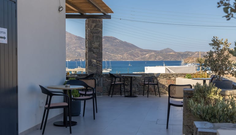 Afroessa - Αδάμαντας, Μήλος