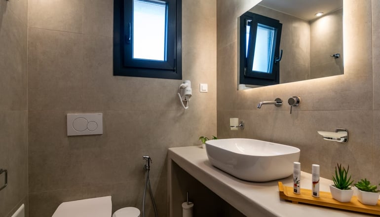 Afroessa - Αδάμαντας, Μήλος