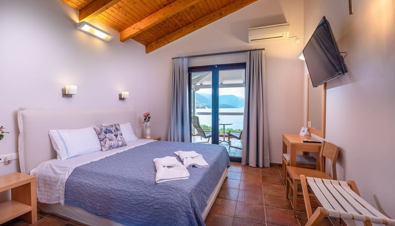 Trizonia Bay Hotel - Τριζόνια, Φωκίδα