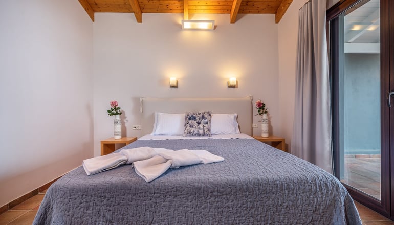 Trizonia Bay Hotel - Τριζόνια, Φωκίδα