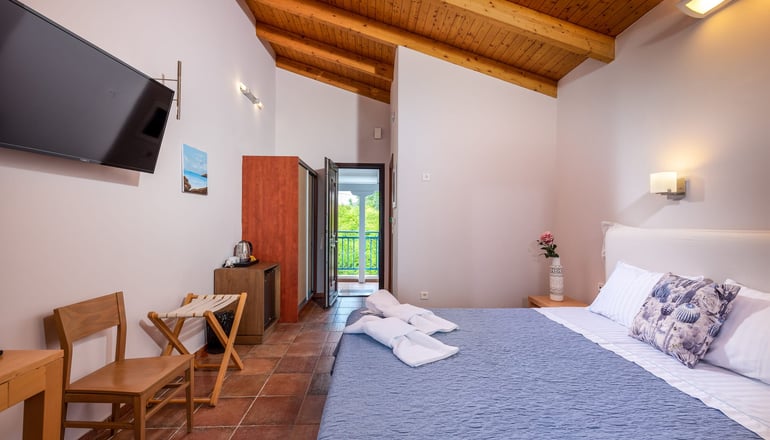 Trizonia Bay Hotel - Τριζόνια, Φωκίδα