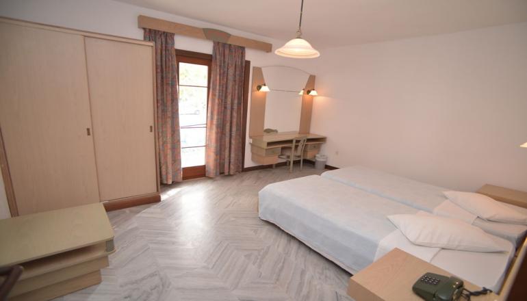 4* Porto Paros