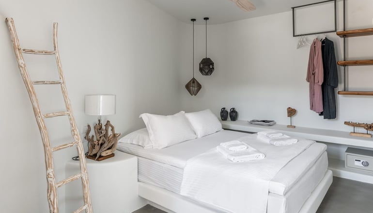 4* Zetine Suites - Αλοπρόνοια, Σίκινος