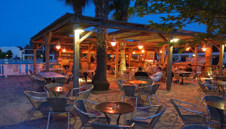 4* Golden Coast Hotel