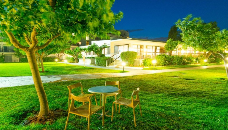 4* Golden Coast Hotel