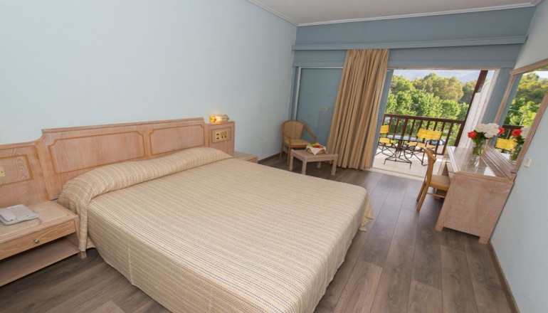 4* Golden Coast Hotel