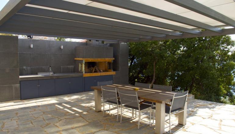 Elafivolia Arahova Suites