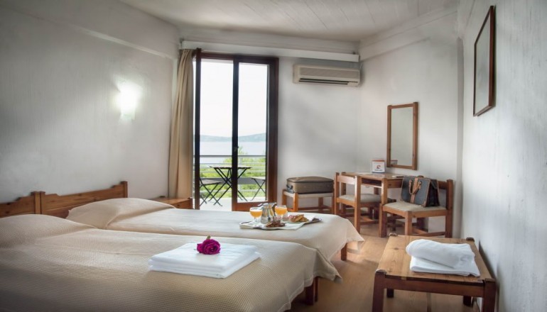 Eden Beach Plaka Hotel