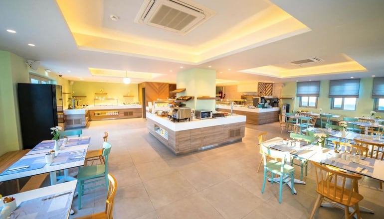 4* Adele Beach Hotel