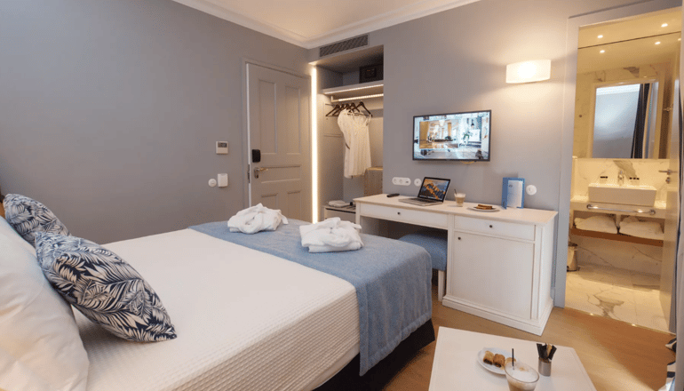 4* Aenos Hotel