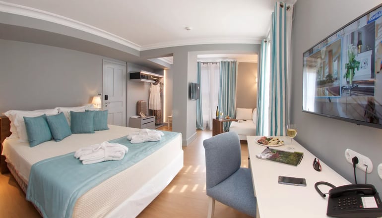 4* Aenos Hotel