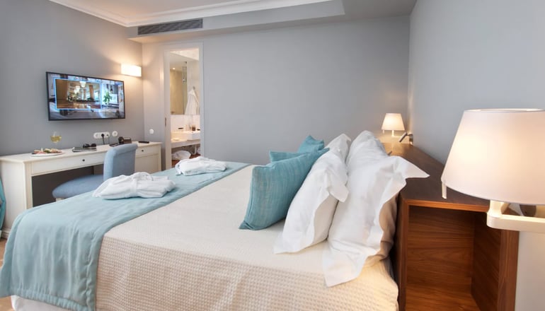 4* Aenos Hotel