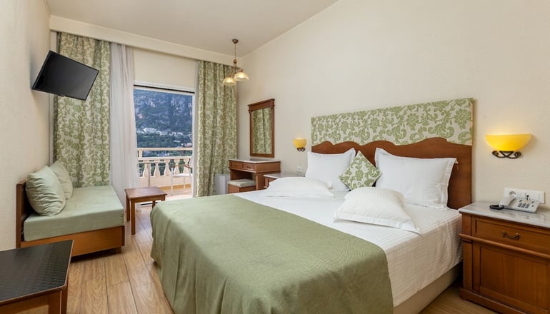 4* Akrotiri Beach Hotel