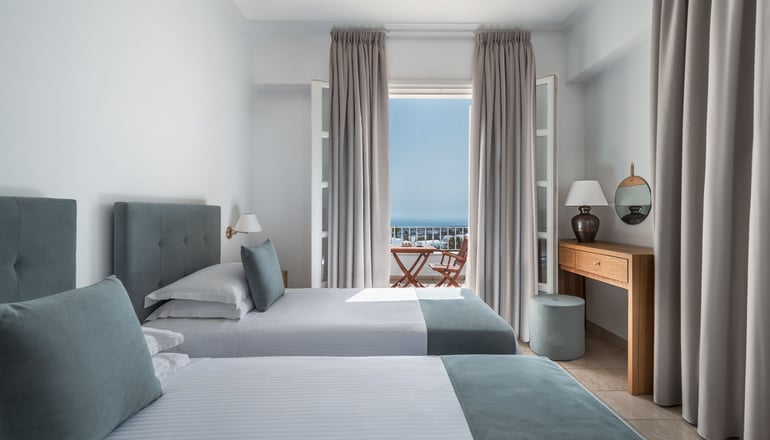 4* Atlantis Hotel Santorini