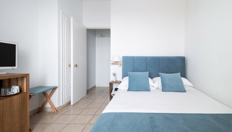 4* Atlantis Hotel Santorini