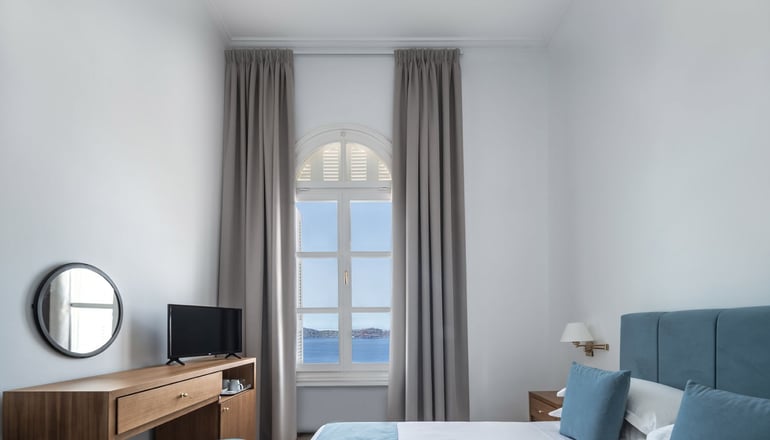 4* Atlantis Hotel Santorini