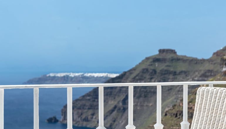 4* Atlantis Hotel Santorini