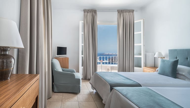 4* Atlantis Hotel Santorini