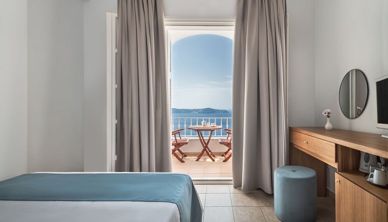 4* Atlantis Hotel Santorini