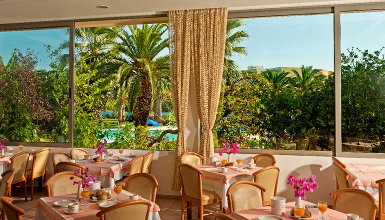 4* Blue Horizon Hotel