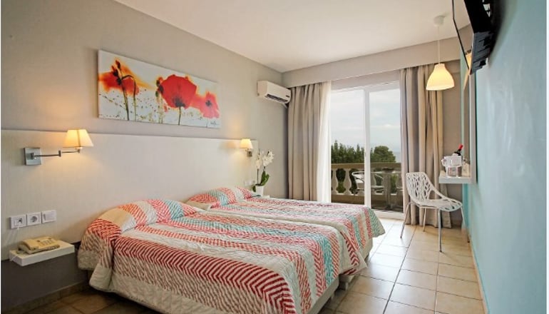 4* Canvas by Mitsis Messonghi - Μωραΐτικα, Κέρκυρα