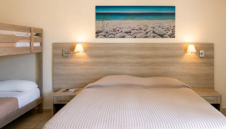 4* Canvas by Mitsis Messonghi - Μωραΐτικα, Κέρκυρα