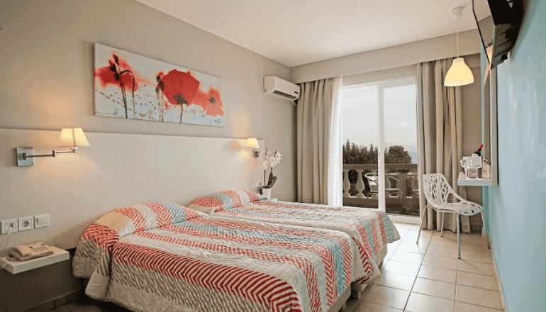 4* Canvas by Mitsis Messonghi - Μωραΐτικα, Κέρκυρα