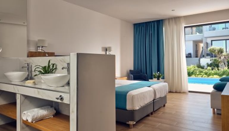 4* Cavo Orient Beach Hotel
