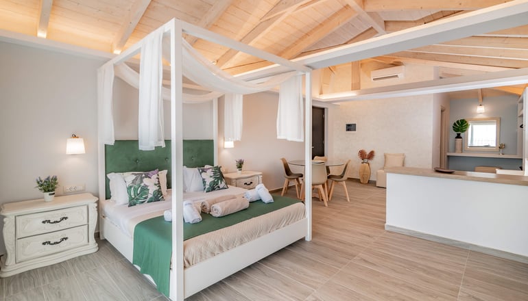 4* Crystal Beach Hotel