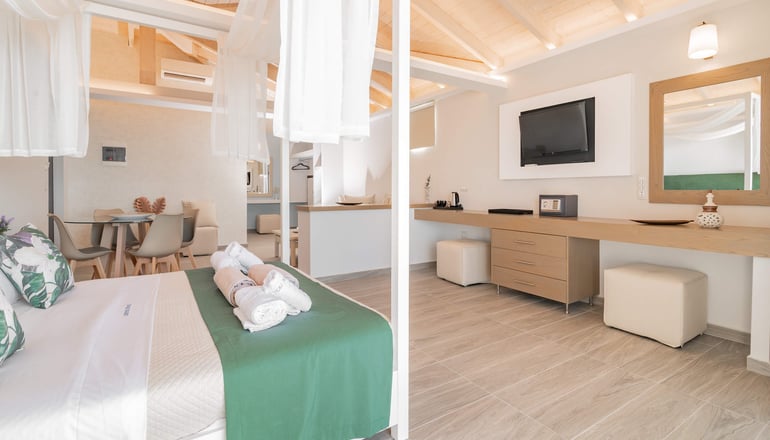 4* Crystal Beach Hotel