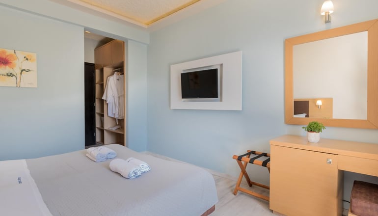 4* Crystal Beach Hotel