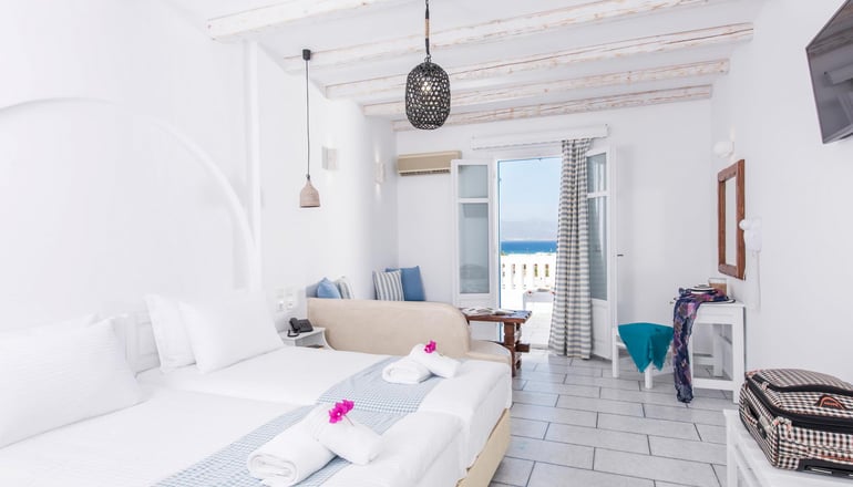 4* Cycladic Islands Hotel & Spa