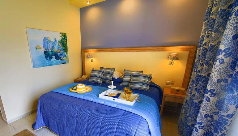 4* Dolphin Bay Seaside Resort & Suites - Γαλησσάς, Σύρος