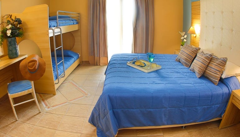 4* Dolphin Bay Seaside Resort & Suites - Γαλησσάς, Σύρος