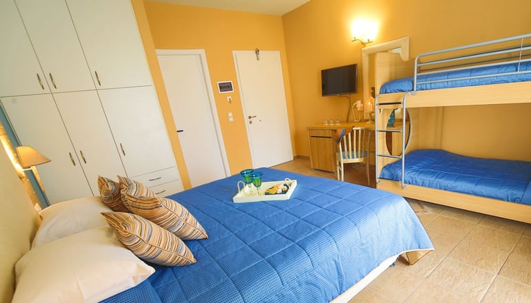 4* Dolphin Bay Family Beach Resort - Γαλησσάς, Σύρος