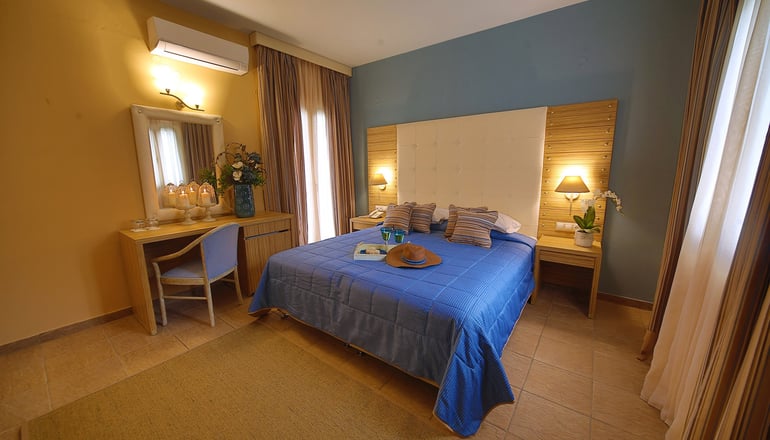 4* Dolphin Bay Seaside Resort & Suites