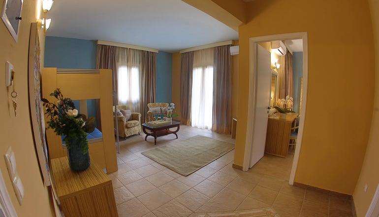 4* Dolphin Bay Seaside Resort & Suites