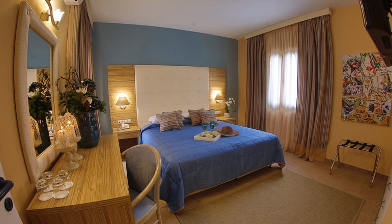 4* Dolphin Bay Seaside Resort & Suites