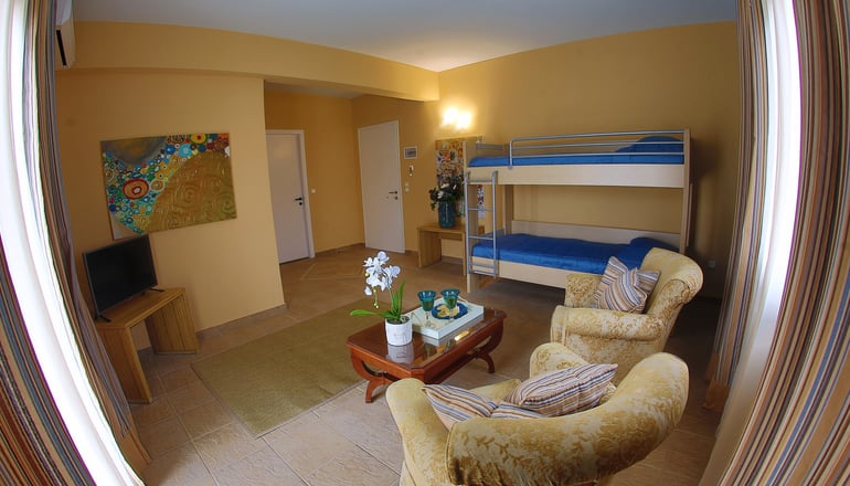 4* Dolphin Bay Seaside Resort & Suites