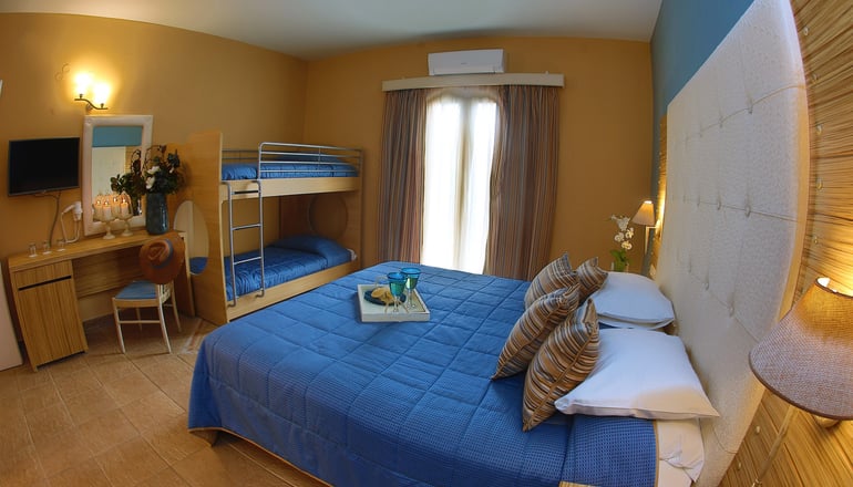 4* Dolphin Bay Seaside Resort & Suites